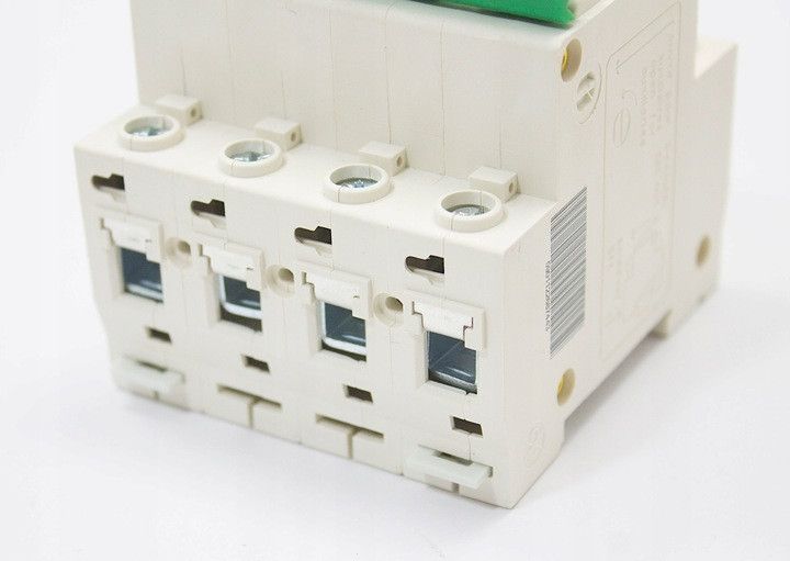 Автоматический выключатель постоянного тока 4-полюсный C 32A 6kA DC 1000V VCX XYDB7 4P DC C 32A фото